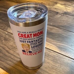 White insulated trump #1 mom tumblr